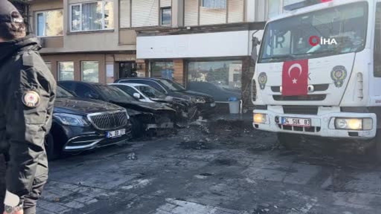 Beşiktaş'ta oto galeride çıkan yangında 15 lüks araç büyük hasar aldı