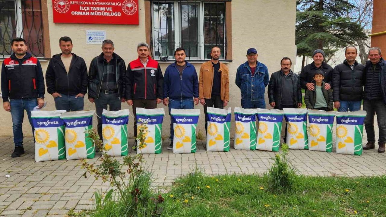 Beylikova'da çiftçilere yüzde 50 hibeli tohum dağıtımı