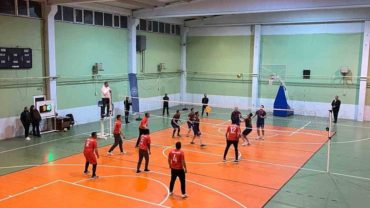 Beylikova'da Kurumlar Arası Voleybol Turnuvası Final Heyecanı