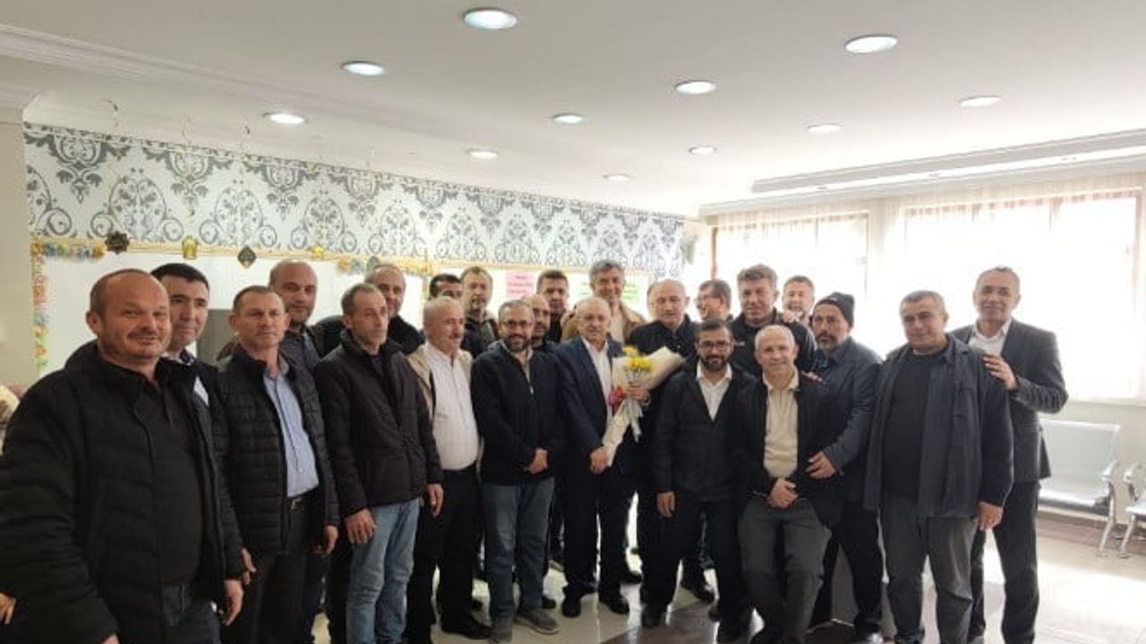 Beypazarı’nda 42 Yıl 7 Ay Görev Yapan Öğretmen İbrahim Fındık Emekli Oldu — Son Dersine Eski Öğrencileri Katıldı