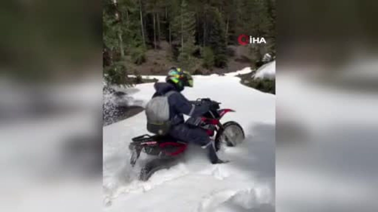 Beypazarı'nda Enduro ve Cross Tutkunları Karlı Arazide Etkinliklerine Devam Ediyor
