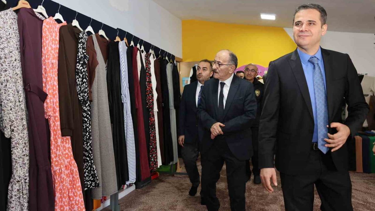 Beyşehir’de ADEM Sergisi ve Hayır Panayırı: Kursiyer Eserleri Yoğun İlgi Topladı