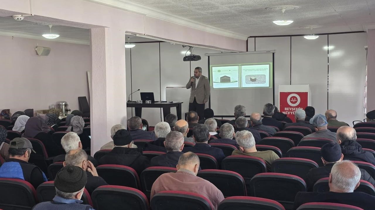 Beyşehir'de Hac Yolculuğuna Hazırlık Semineri: Müftülük Adayları Bilgilendirdi