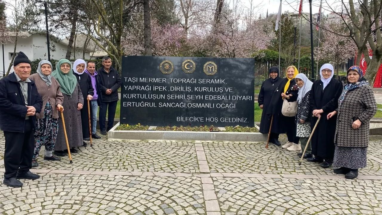 Bilecik Huzurevi Sakinleri Şeyh Edebali Türbesi'ni Ziyaret Etti