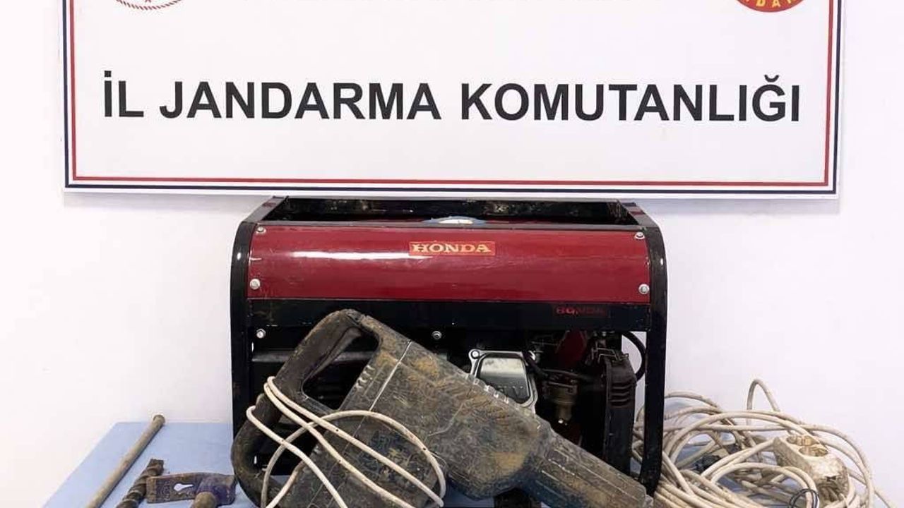 Bilecik Osmaneli'de kaçak kazı operasyonu: 2 şüpheli suçüstü yakalandı