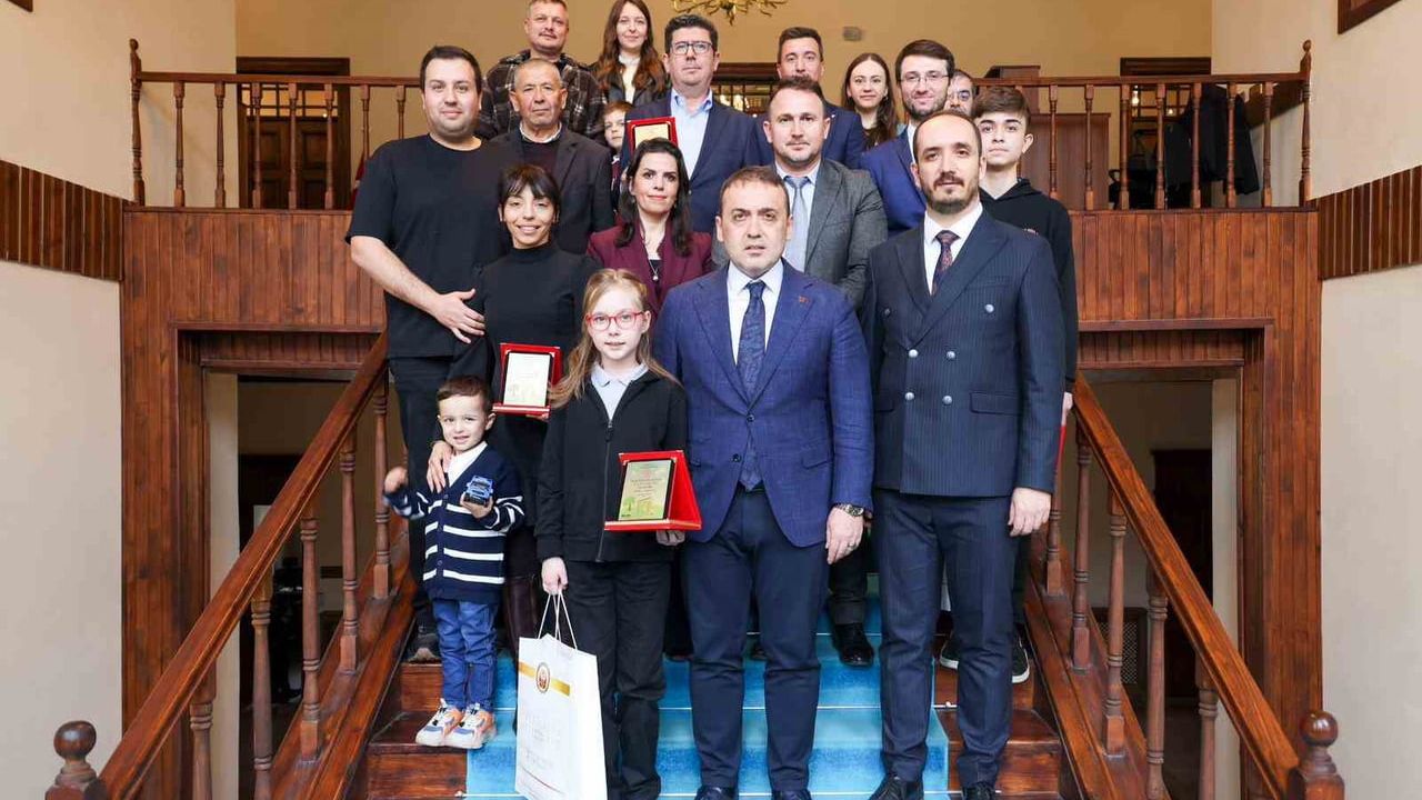 Bilecik’te 62. Kütüphane Haftası: Vali Faik Oktay Sözer 'Yılın Okuru' ödüllerini takdim etti