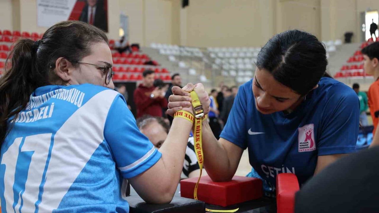Bilecik'te Bilek Güreşi Yıldızlar Grup Müsabakaları Sona Erdi, Dereceye Girenlere Ödüller Verildi