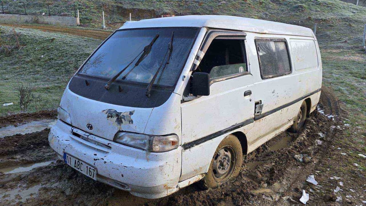 Bilecik'te durdurulan araçta 4 ster kaçak odun ele geçirildi