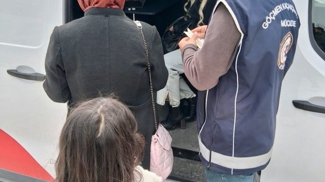 Bilecik'te göçmen kaçakçılığı denetimi: Emniyet ve Göç İdaresi iş birliğiyle Atatürk Parkı'nda kontroller