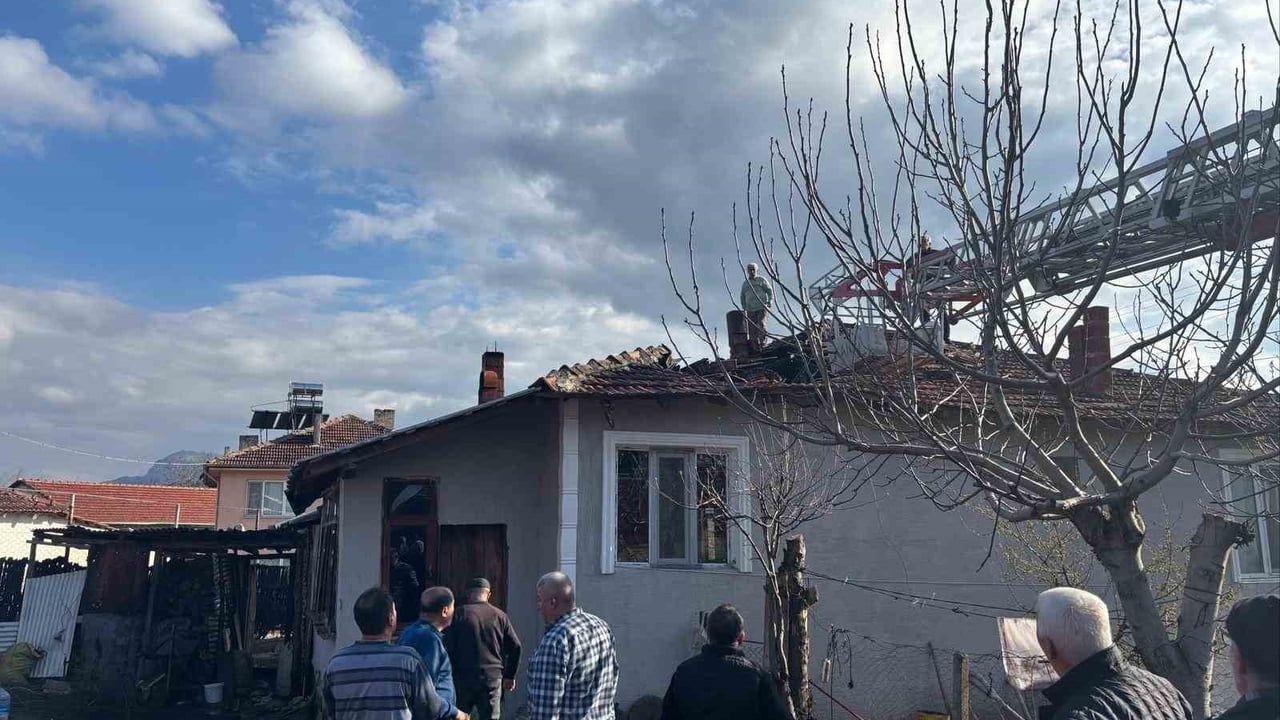 Bilecik'te kullanılmayan kömür kazanından çıkan yangın kontrol altına alındı