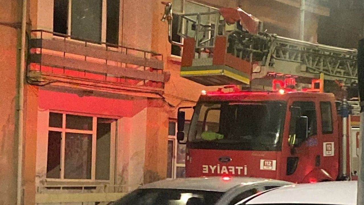 Bilecik'te metruk binada üçüncü yangın: İtfaiye müdahalesi ve mahalle sakinlerinin önlem talebi
