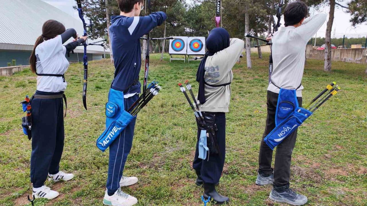 Bilecik’te okçuluk antrenmanları: Spor Okulları kapsamındaki çalışmalar sürüyor