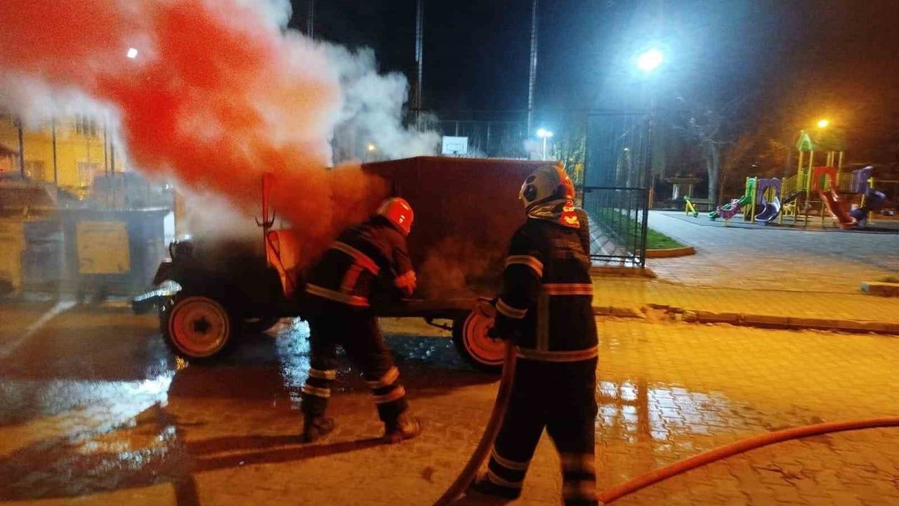 Bilecik'te seyir halindeki araç motor bölümünden alev aldı