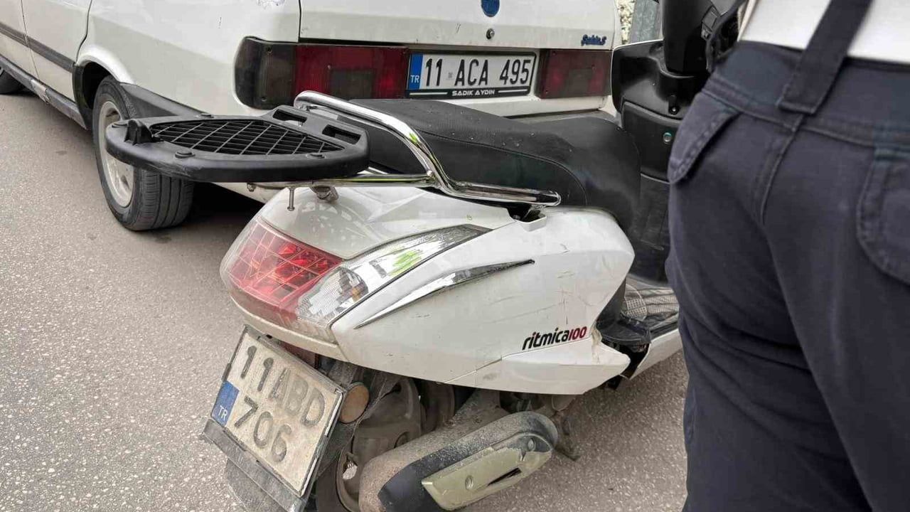 Bilecik'te Tevfikbey Caddesi'nde motosikletin çarptığı yaya yaralandı