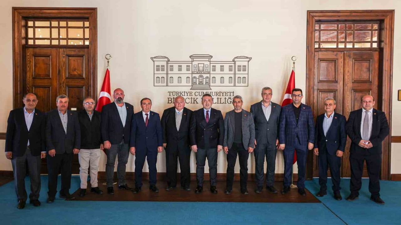 Bilecik Valisi Faik Oktay Sözer, Muhtarlar Derneği Yönetimiyle Bir Araya Geldi