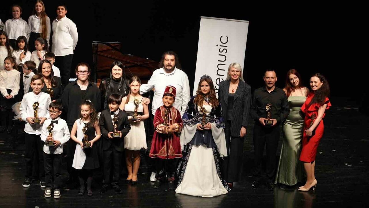 Bilecikli genç sanatçılar Bursa'da 6. Uluslararası Genç Yıldızlar ve Ustalar Müzik Festivali'nde sahne aldı