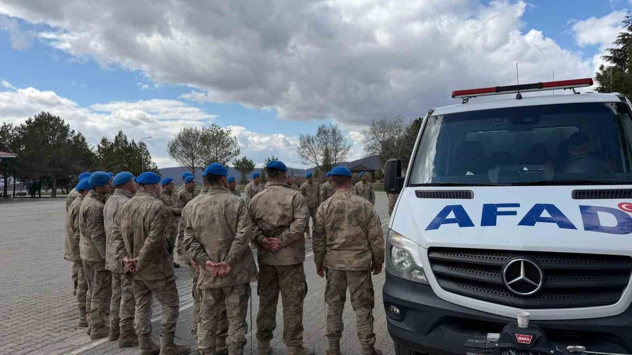 Bingöl'de AFAD'tan Jandarma Personeline Enkazda Arama Kurtarma Eğitimi