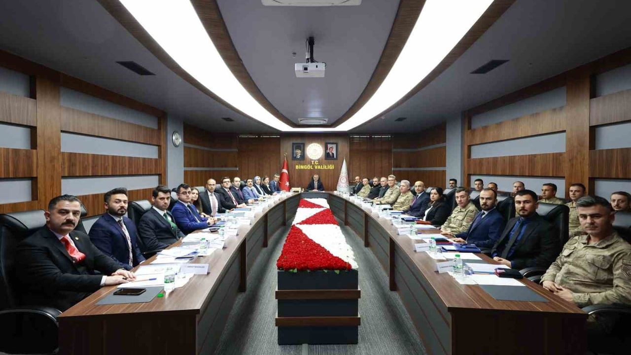 Bingöl'de 'Narkotik Suçlarla Mücadele' Toplantısı — Vali Cahit Çelik Başkanlığında Değerlendirme