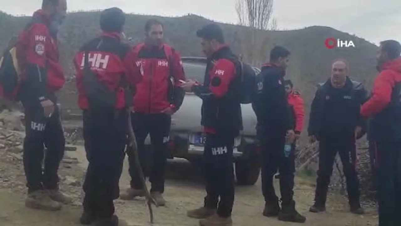 Bitlis Hizan'da kaybolan 4 yaşındaki Rabia Ilgaz için arama çalışmaları sürüyor