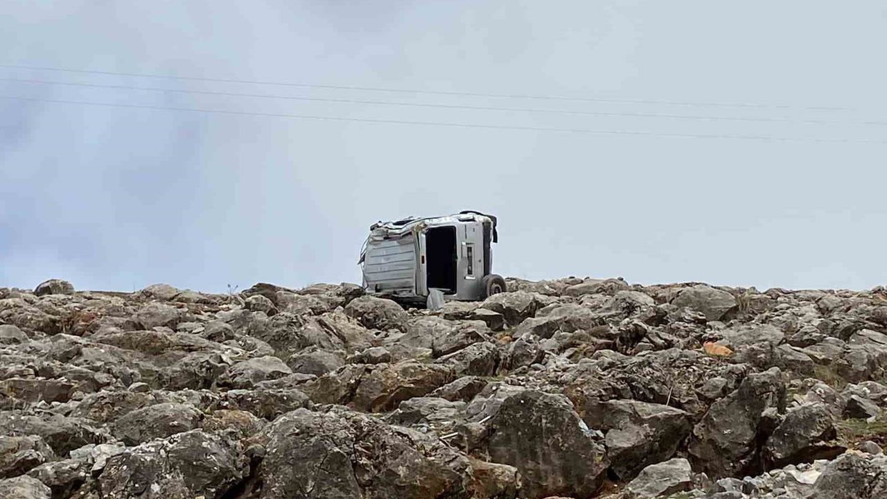 Bitlis Hizan'da trafik kazası: 26 yaşındaki sürücü Ramazan Gögercin hayatını kaybetti