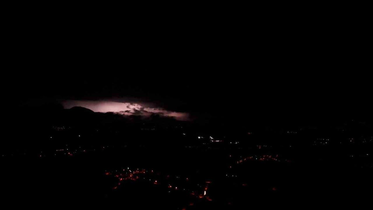 Bolu'da Gece Sağanak ve Şimşekler Gökyüzünü Aydınlattı