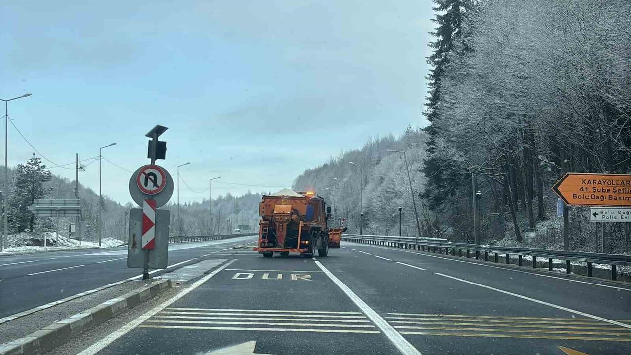 Bolu Dağı beyaza büründü — D-100'de kar örtüsü