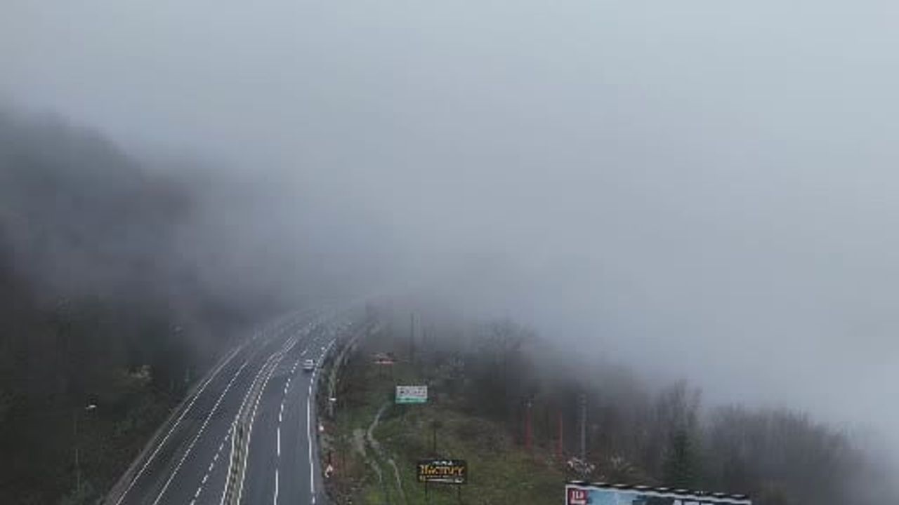 Bolu Dağı'nda sis ve sağanak etkili: D-100'de görüş 30 metreye düştü