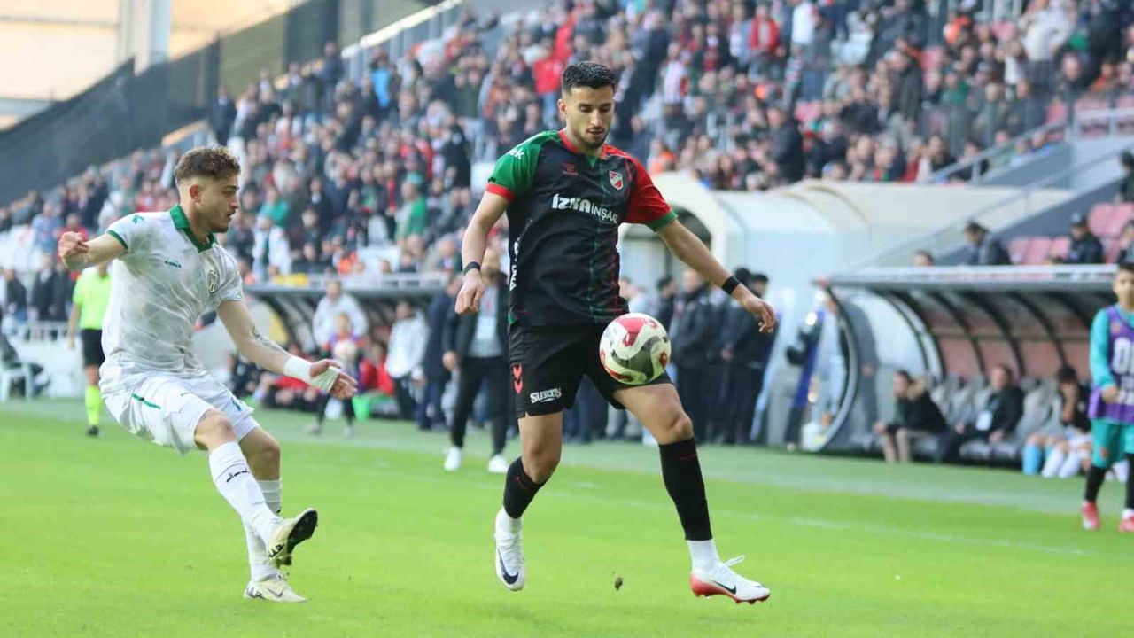 Bornova 1877 — Karşıyaka: TFF 3. Lig 4. Grup 28. hafta mücadelesi Bornova'da