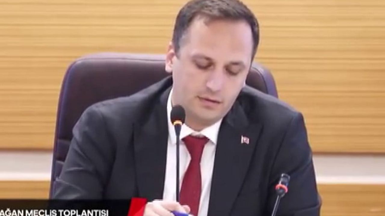 Bornova Belediye Meclisi'nde 'sevgili kontenjanı' iddiası mecliste gerginlik yarattı