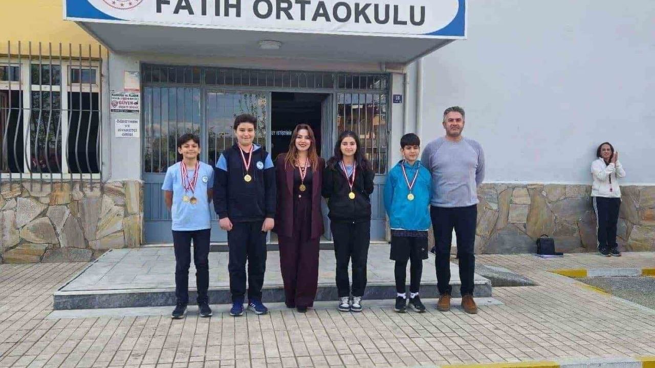 Bozdoğan Fatih Ortaokulu 'Değerini Bilelim' ile Türkiye ikincisi