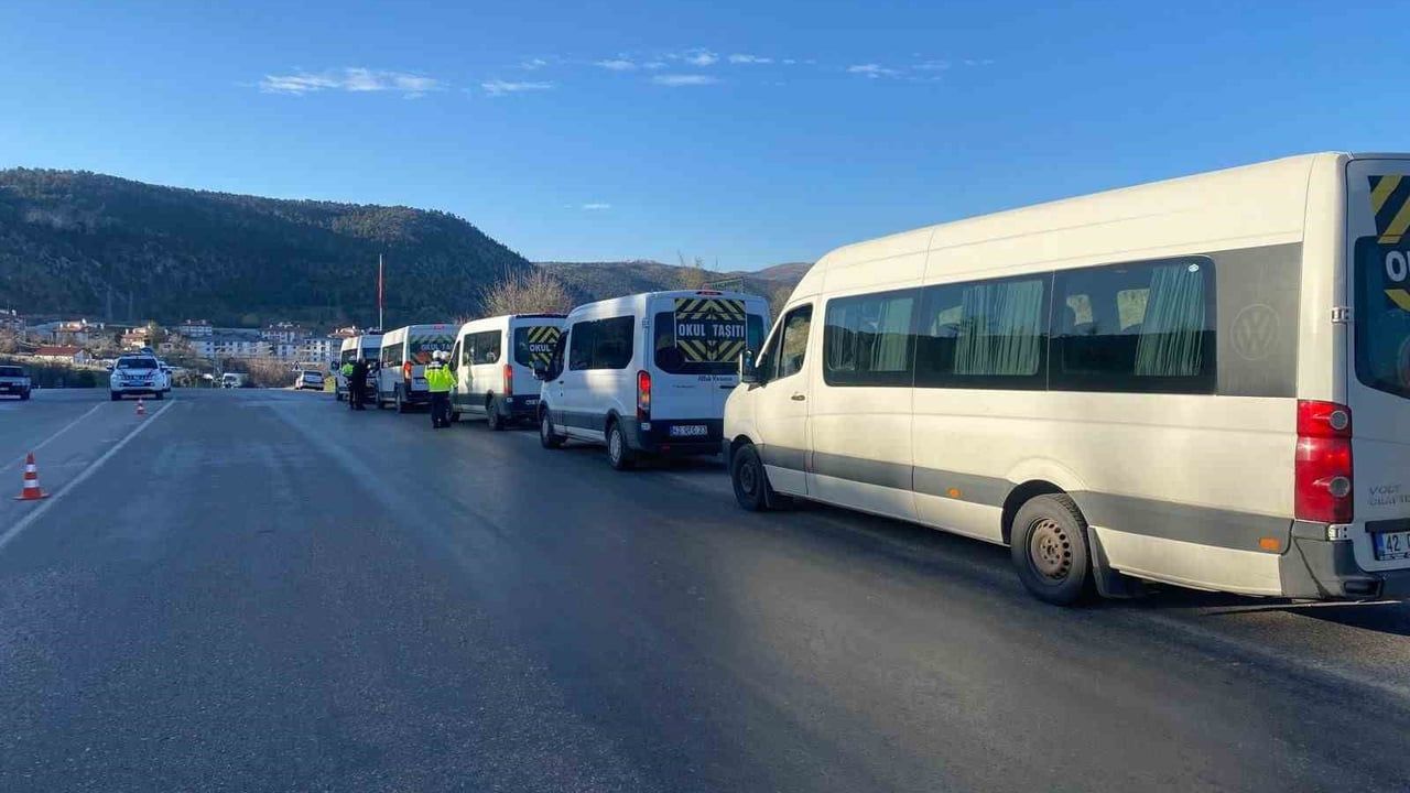 Bozkır’da okul servislerine kapsamlı denetim: Güvenlik ve mevzuat uyumu kontrol edildi