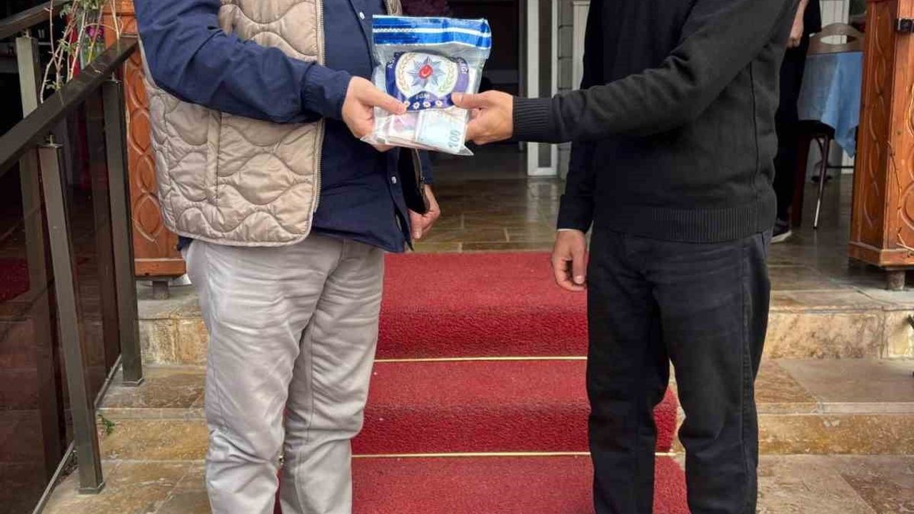 Bozüyük Açık Ceza İnfaz Kurumu’nda hükümlünün örnek davranışı: unutulan 53 bin 600 TL sahibine teslim edildi