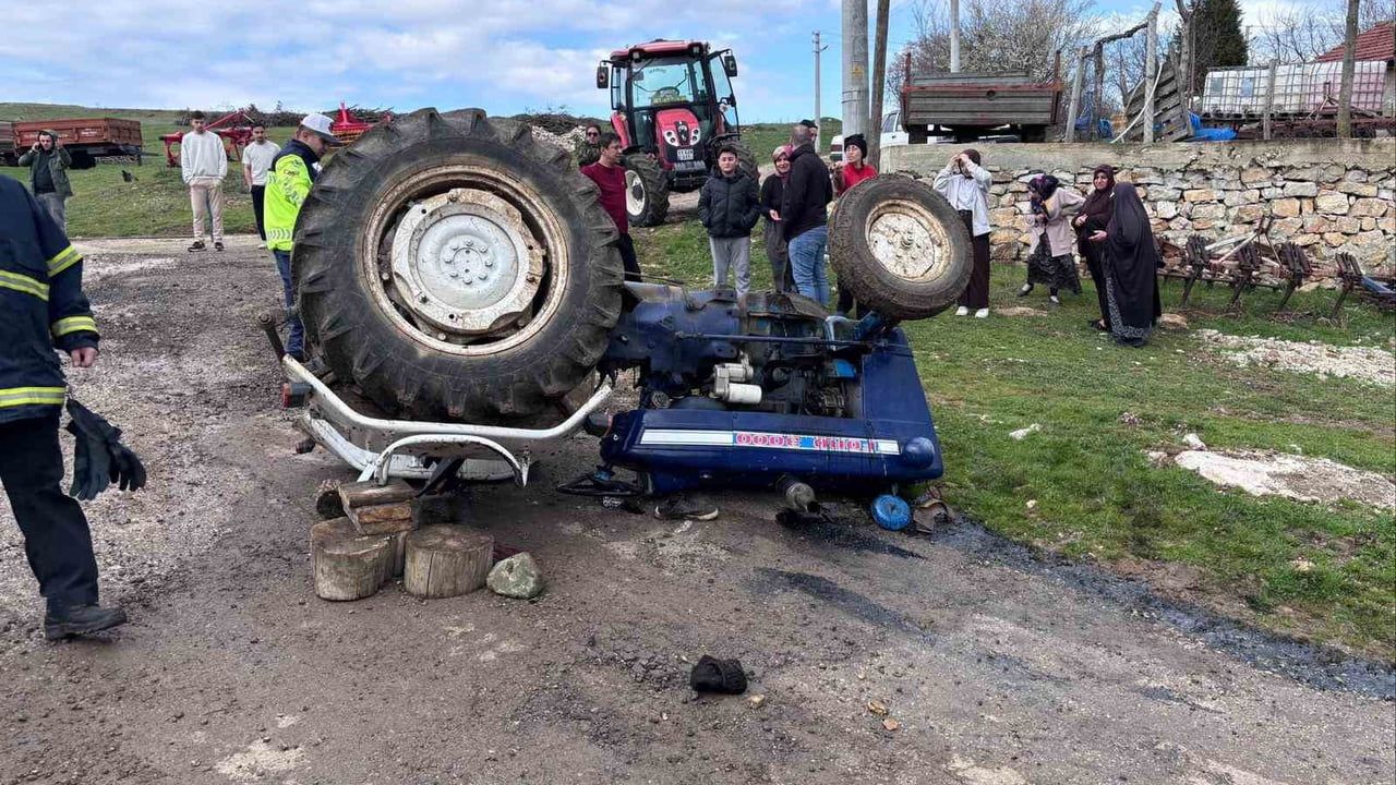 Bozüyük'te traktör devrildi: sürücü Hanifi Taşkın hayatını kaybetti