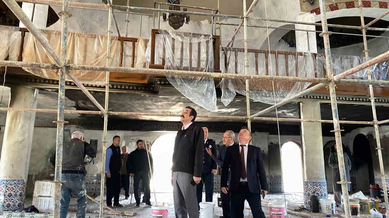 Bozyazı'da elektrik kaynaklı yangın sonrası Tekmen Merkez Camii'nde onarım çalışmaları sürüyor
