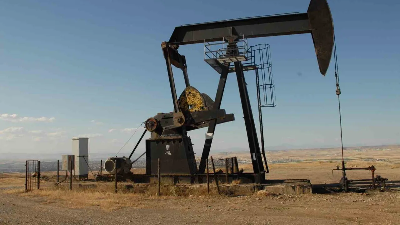 Brent petrol 100 doların altına geriledi: İki haftalık ateşkes açıklaması fiyatları aşağı çekti