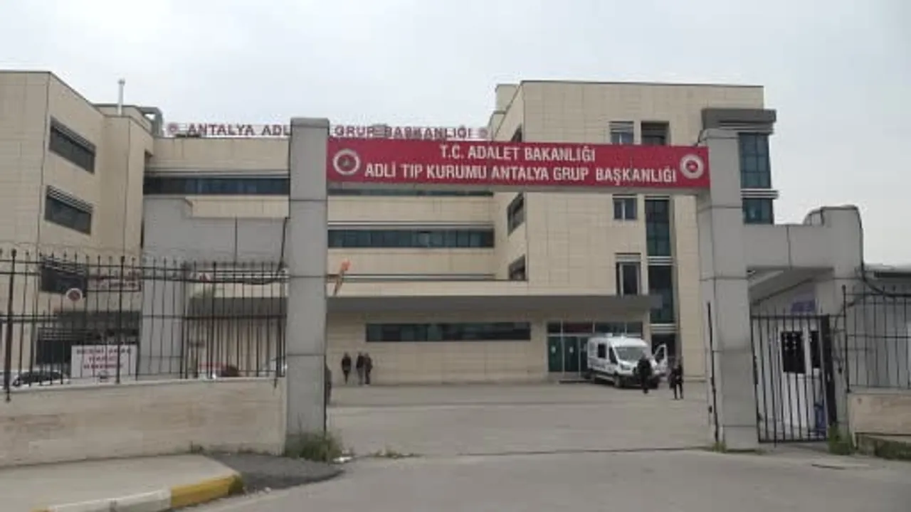 Bucak'ta trafik kazasında ağır yaralanan 10 yaşındaki çocuk yaşamını yitirdi; cenazesi ailesine teslim edildi