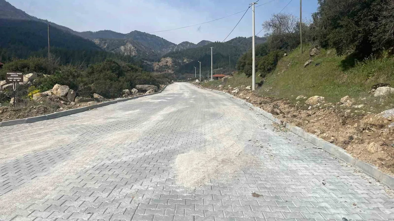 Buldan’da yıllardır çözülemeyen yol sorunu: Denizli Büyükşehir Belediyesi bir kilometrelik güzergahta çalışmayı tamamladı