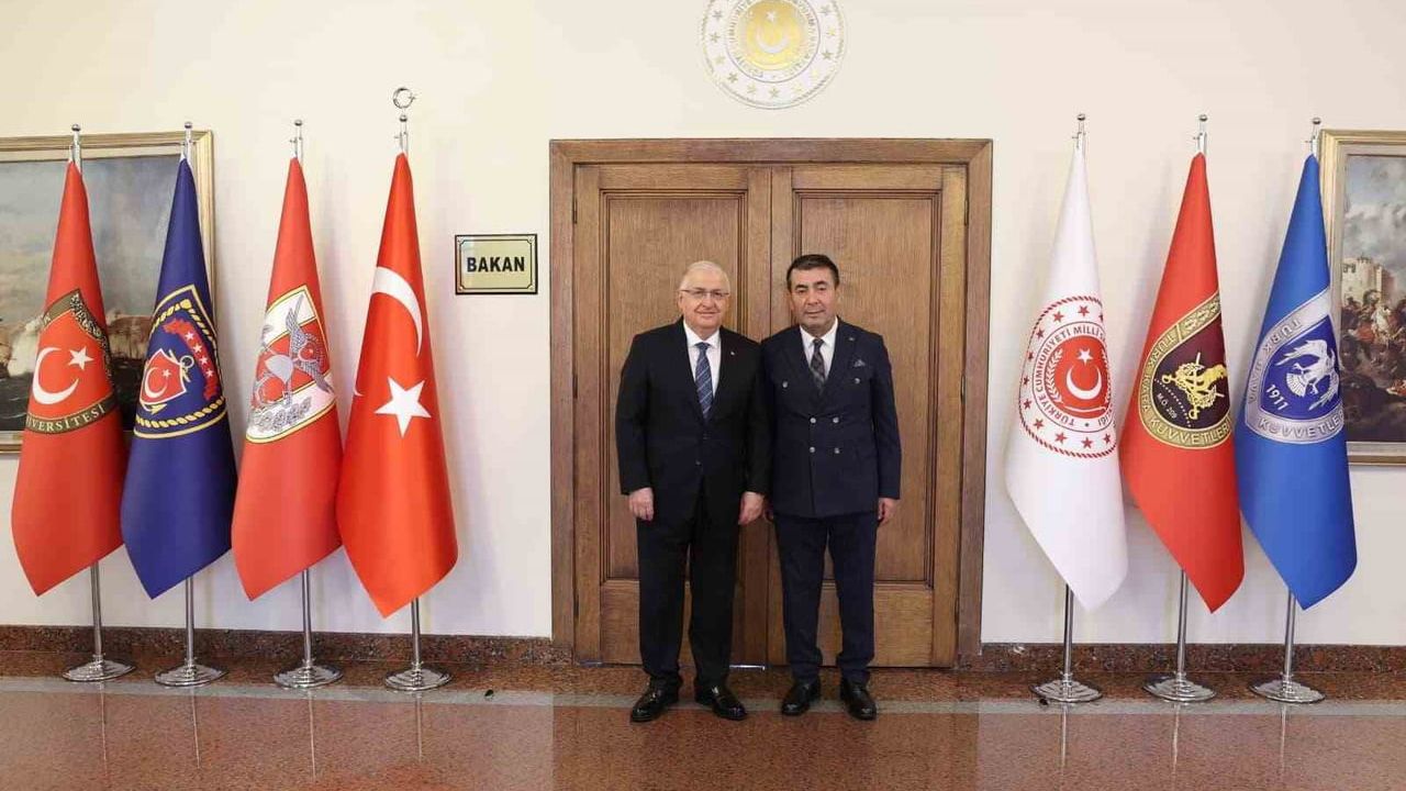 Bünyan Belediye Başkanı Selahattin Metin, Millî Savunma Bakanı Yaşar Güler’i Ziyaret Etti