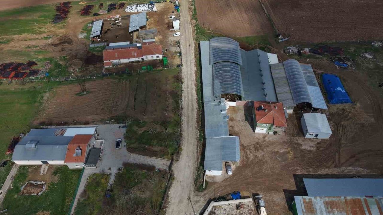 Bünyan'da Gergeme Mahallesi'nde yol yapım ve dolgu çalışmaları sürüyor