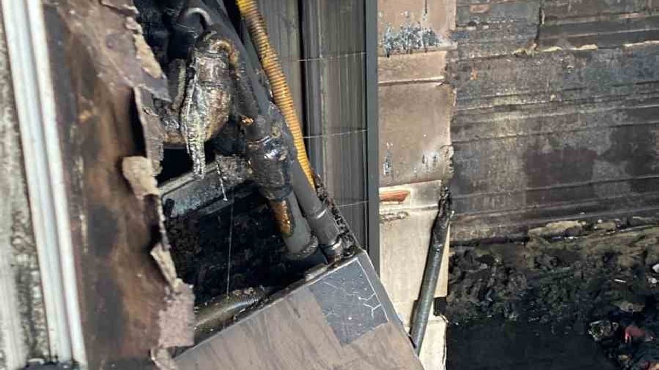 Burdur Bucak'ta Tek Katlı Evin Balkonunda Çıkan Yangın Söndürüldü