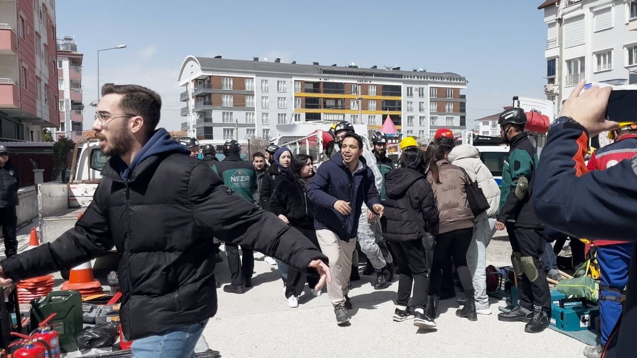 Burdur’da 5.7 büyüklüğünde deprem senaryolu tatbikat: 17 kurum ve 23 afet çalışma grubu görev aldı