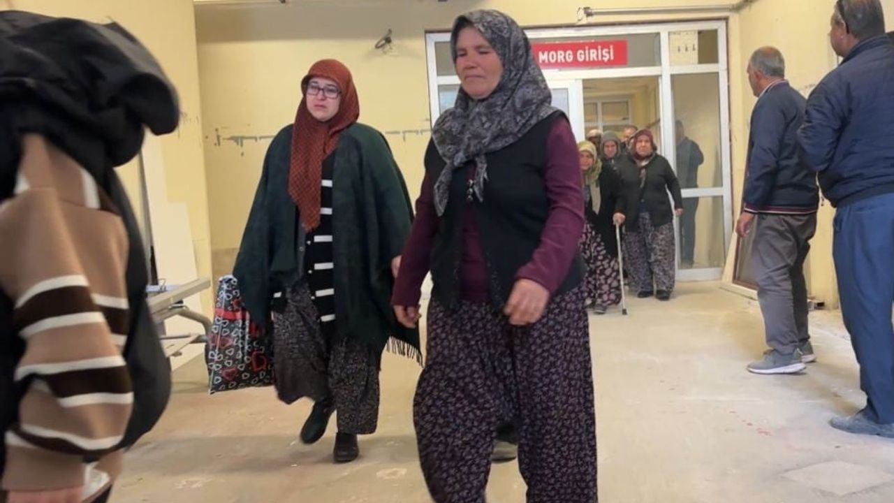 Burdur'da minibüs ile beton mikserinin çarpıştığı kazada 7 kişi hayatını kaybetti