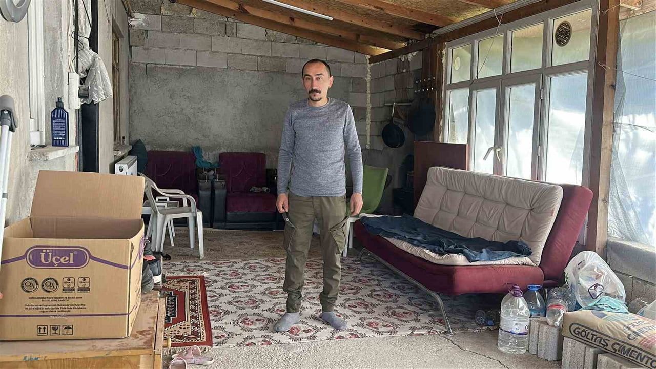 Burdur'da protez bacağına kavuşan Abdil Arık, kızıyla ilk kez yürüdü