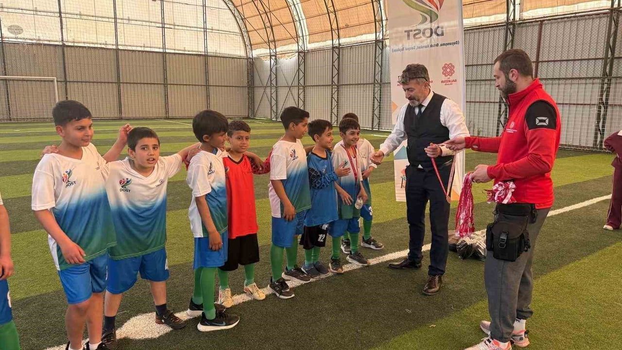 Burhaniye'de Dayanışma Projesi Körfez Seçmeleri: Futbol ve Atletizmde İl Karması Belirlendi