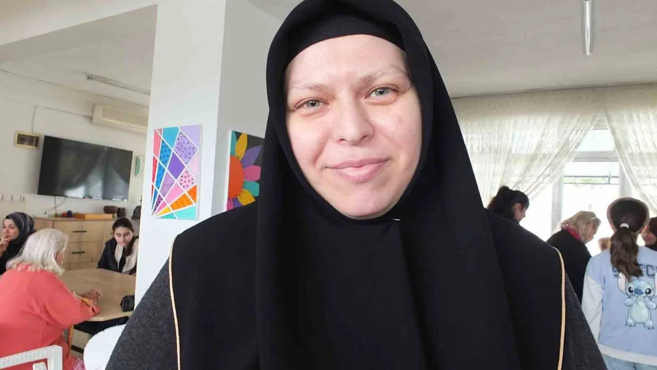 Burhaniye'de Marifet Okulu öğrencilerinden Kenan Sucuoğlu Huzurevi ziyareti