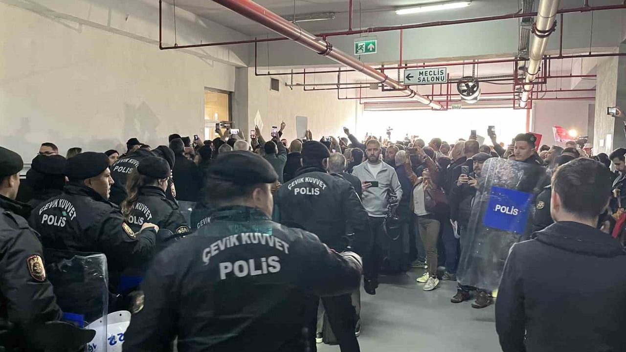 Bursa Büyükşehir Belediye Meclisi'nde Başkanvekili Seçimi Öncesi Gerginlik