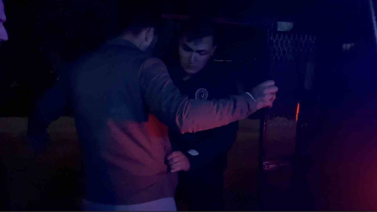 Bursa'da 3.50 promil alkollü sürücü ehliyetine el konulunca tepki gösterdi