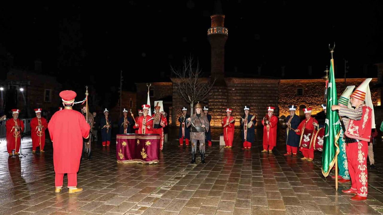 Bursa'da 700. yıl etkinliği: Pirinç Han ve Tophane'de dijital mapping ile 'Bursa'nın Işıklı Destanı'