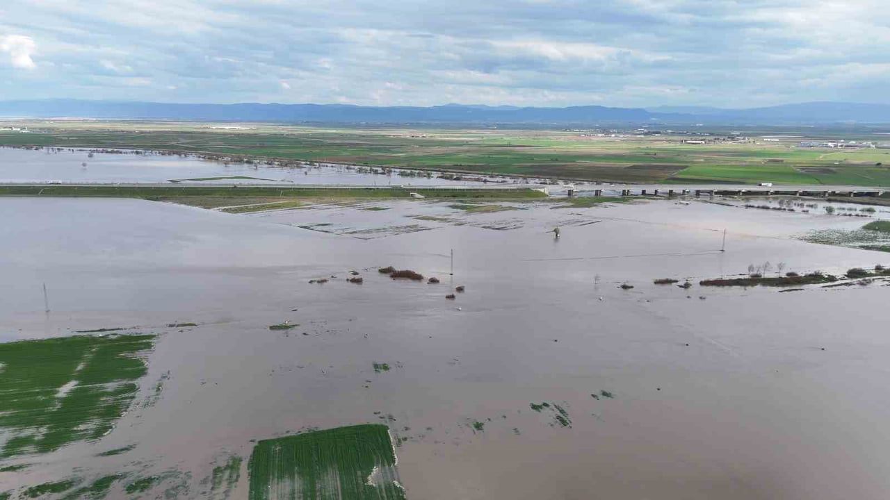 Bursa'da Bayıraltı Mahallesi'nde 3 Gün Süren Yağışlar Tarım Arazilerini Sular Altında Bıraktı