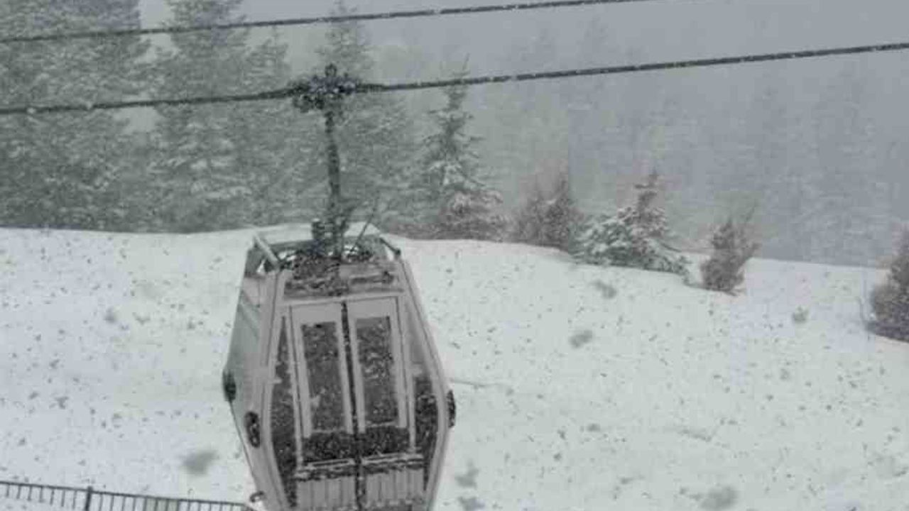 Bursa'da Nisan sürprizi: Uludağ beyaza büründü